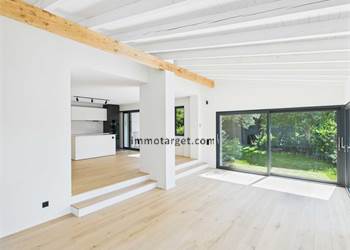 Carabbia – Villa sur trois niveaux avec de grands espaces et une grande polyvalence